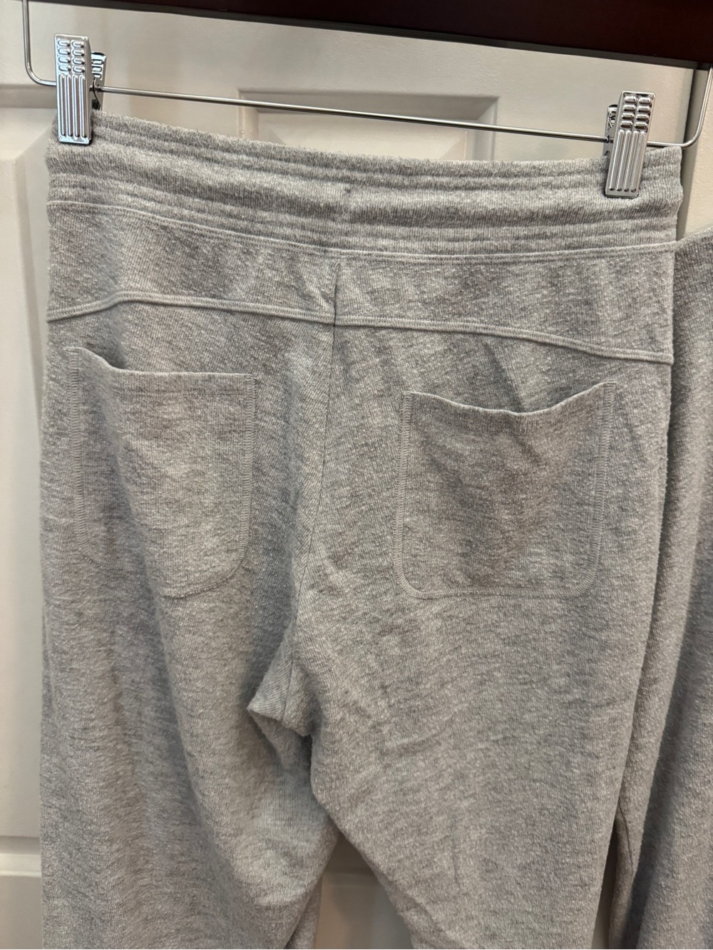Alo Soho Pullover and Sweatpant jogger set. - Picture 7 of 9